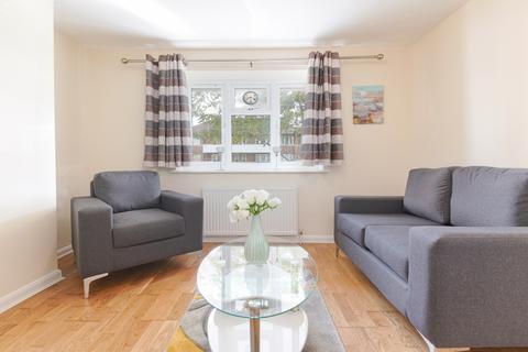 2 bedroom flat to rent, Wilton Court, N10