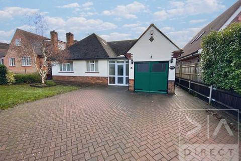 4 bedroom detached bungalow to rent, Yew Tree Bottom Road, Epsom KT17