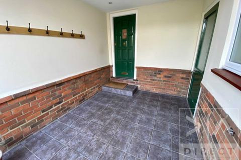 4 bedroom detached bungalow to rent, Yew Tree Bottom Road, Epsom KT17