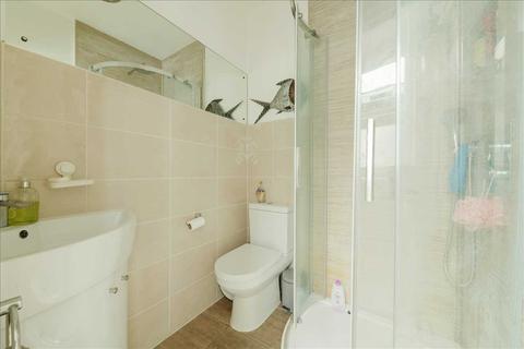 3 bedroom terraced house to rent - Avening Road, Earlsfield