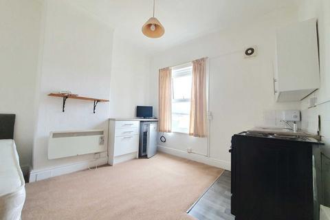 Studio to rent, Park Road, Blackpool Central