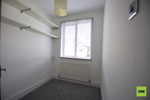 2 bedroom maisonette to rent, Dinton Road, London SW19