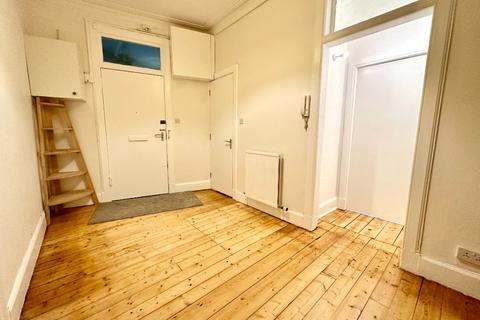 3 bedroom flat to rent, Chancellor Street, Partick, Glasgow, G11