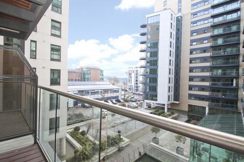 2 bedroom flat to rent, 41 Millharbour, E14