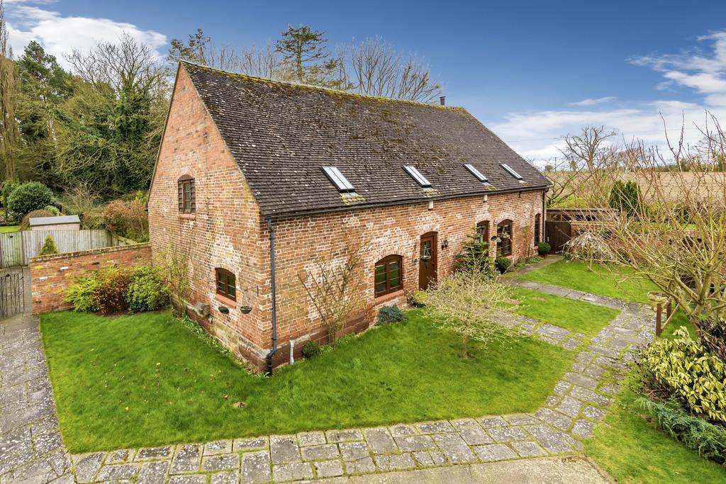 Longford Park, Longford, Newport 3 bed barn conversion £325,000