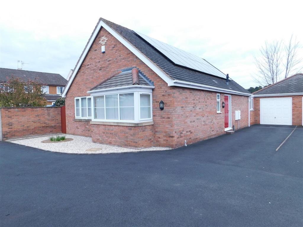 Connaught Avenue, Kidderminster 2 bed detached bungalow £250,000