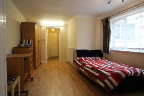 Studio to rent, Manthorpe Road, Grantham, NG31