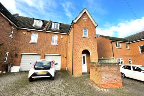 2 bedroom semi-detached house to rent, Florence Street, Hitchin, SG5