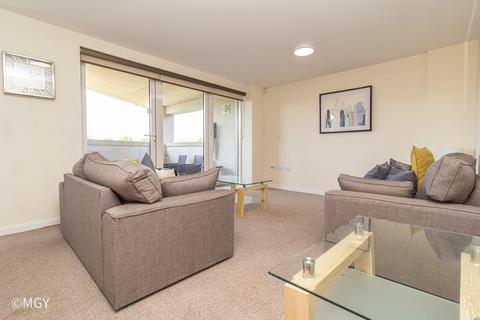 2 bedroom apartment to rent, Marseille House, Century Wharf, Cardiff