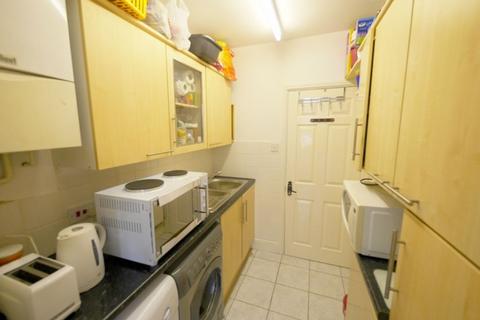 1 bedroom in a flat share to rent, Swakeleys Road, Ickenham UB10