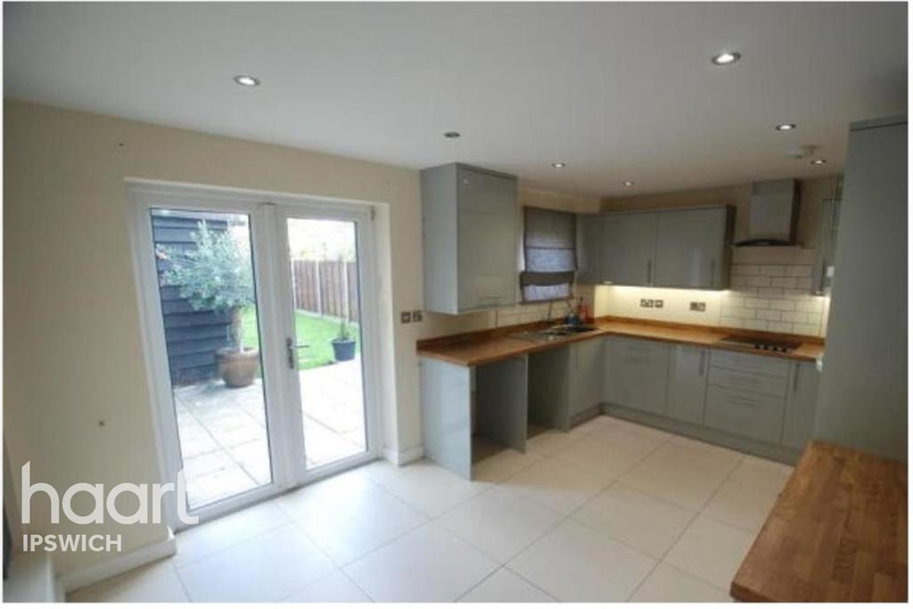 Farriers Close, Martlesham 3 bed semidetached house £850 pcm (£196 pw)