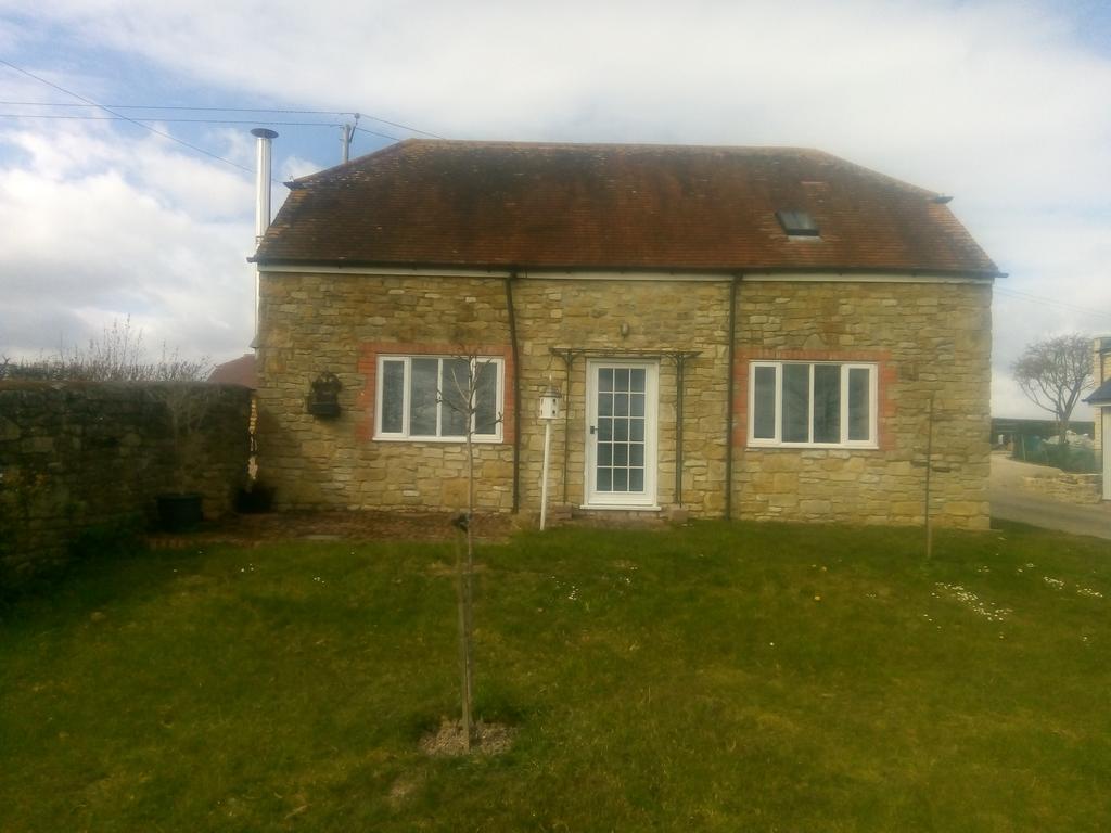 Terrace Farm, Stour Provost, Gillingham SP8 3 bed barn conversion to rent £1,200 pcm (£277 pw)
