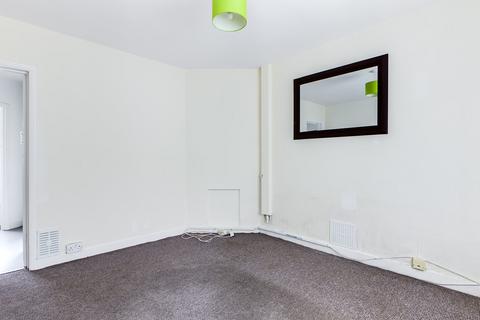 2 bedroom end of terrace house to rent, Lowther Road, Dover