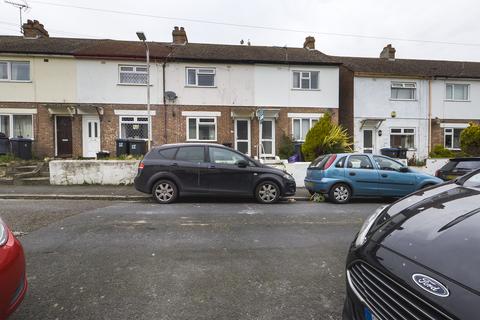 2 bedroom end of terrace house to rent, Lowther Road, Dover