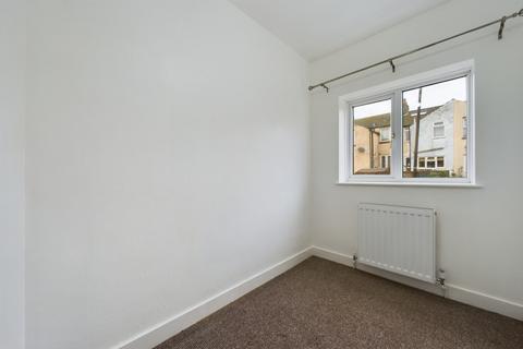 2 bedroom end of terrace house to rent, Lowther Road, Dover