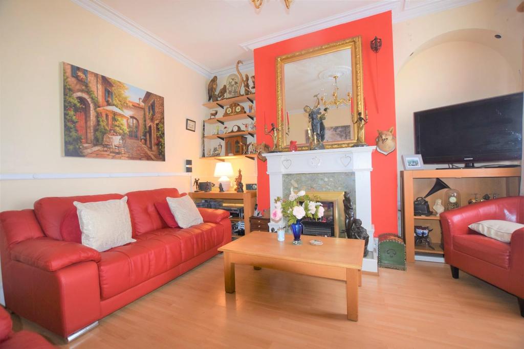 Queens Road, AshtonUnderLyne 2 bed terraced house £95,000