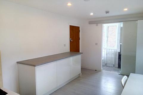 Studio to rent, Highcombe, Charlton, London SE7