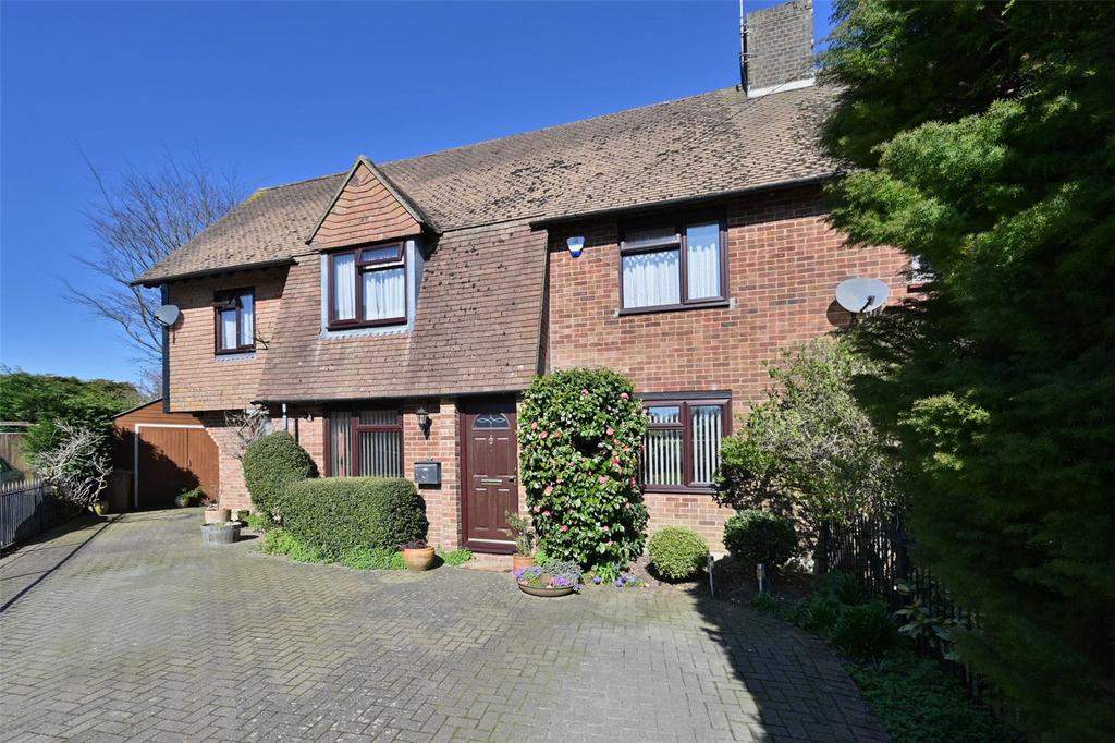Chapmans Close, Challock, Ashford, Kent, TN25 4 bed semidetached house