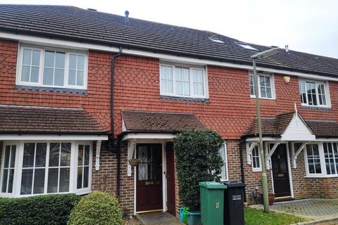 2 bedroom terraced house to rent, Priestlands Close, Horley