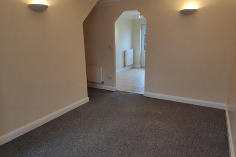 2 bedroom terraced house to rent, Priestlands Close, Horley