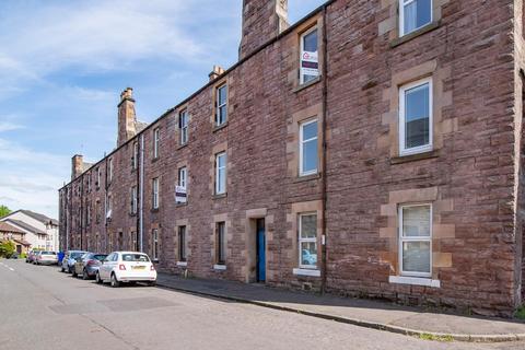 3 bedroom flat to rent, James Street, Stirling FK8