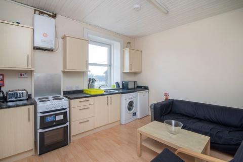 3 bedroom flat to rent, James Street, Stirling FK8