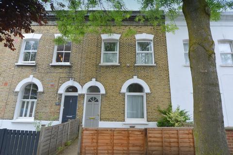 5 bedroom terraced house to rent, Simms Road, London