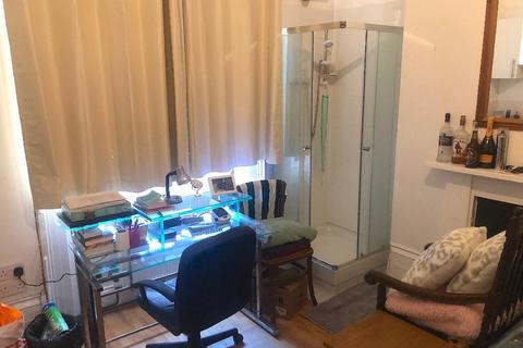 Studio to rent, Lansdowne Place, Hove, East Sussex, BN3 1FL