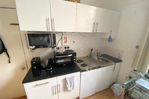 Studio to rent, Lansdowne Place, Hove, East Sussex, BN3 1FL