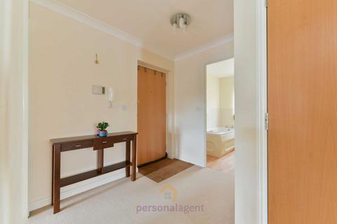 2 bedroom apartment to rent, Horton Crescent, Epsom