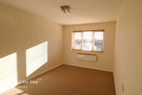 2 bedroom maisonette to rent, Birches Rise, Birches head