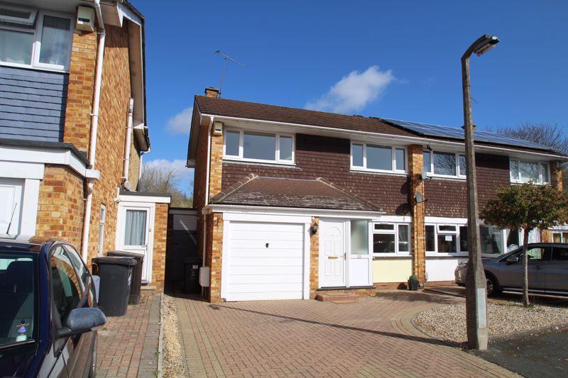 Duchess Way, Queensfield, Swindon 3 bed semidetached house £240,000