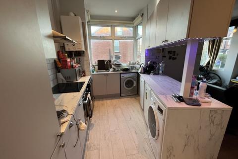 5 bedroom end of terrace house to rent, Beechwood Place, Leeds, West Yorkshire, LS4