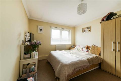 3 bedroom apartment to rent - Mere Close, Putney