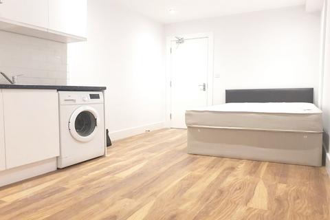 Studio to rent, London, E2