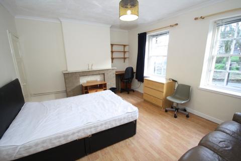 3 bedroom flat to rent, Baker Street, Stirling Town, Stirling, FK8