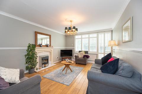 3 bedroom terraced house to rent, Fawcett Close, London