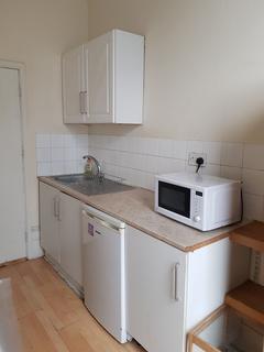 1 bedroom in a flat share to rent, NORTH KENSINGTON, LONDON W10