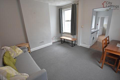 4 bedroom end of terrace house to rent - Kentwood Road, Sneinton