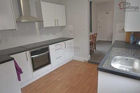 4 bedroom end of terrace house to rent - Kentwood Road, Sneinton