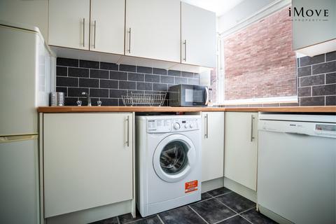 2 bedroom flat for sale, Grenville Court, London SE19