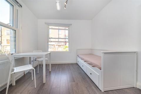 Studio to rent, Messina Avenue, West Hampstead, London