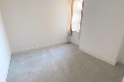 2 bedroom flat to rent, Brinkburn Avenue, Gateshead NE8