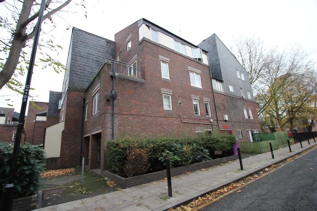 Cartwright Street, London 3 bed duplex £2,102 pcm (£485 pw)