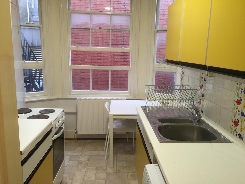 Full kitchen