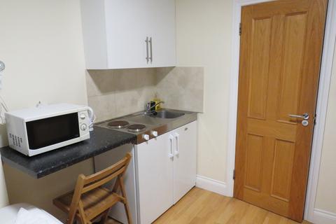 Studio to rent - Bayswater, Queensway , Hyde Park, London  W2