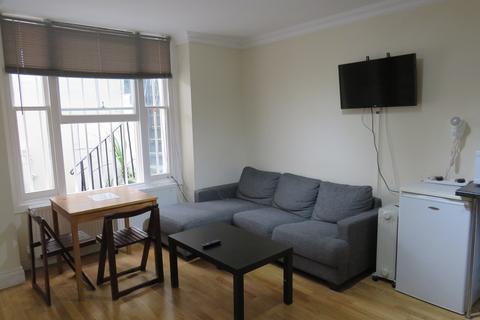 Studio to rent, Bayswater, Queensway, Hyde Park, London W2