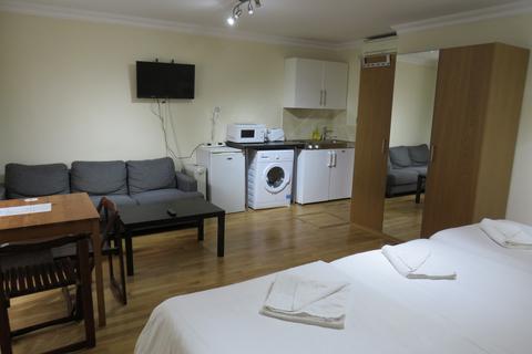 Studio to rent, Bayswater, Queensway, Hyde Park, London W2