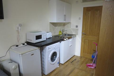 Studio to rent, Bayswater, Queensway, Hyde Park, London W2