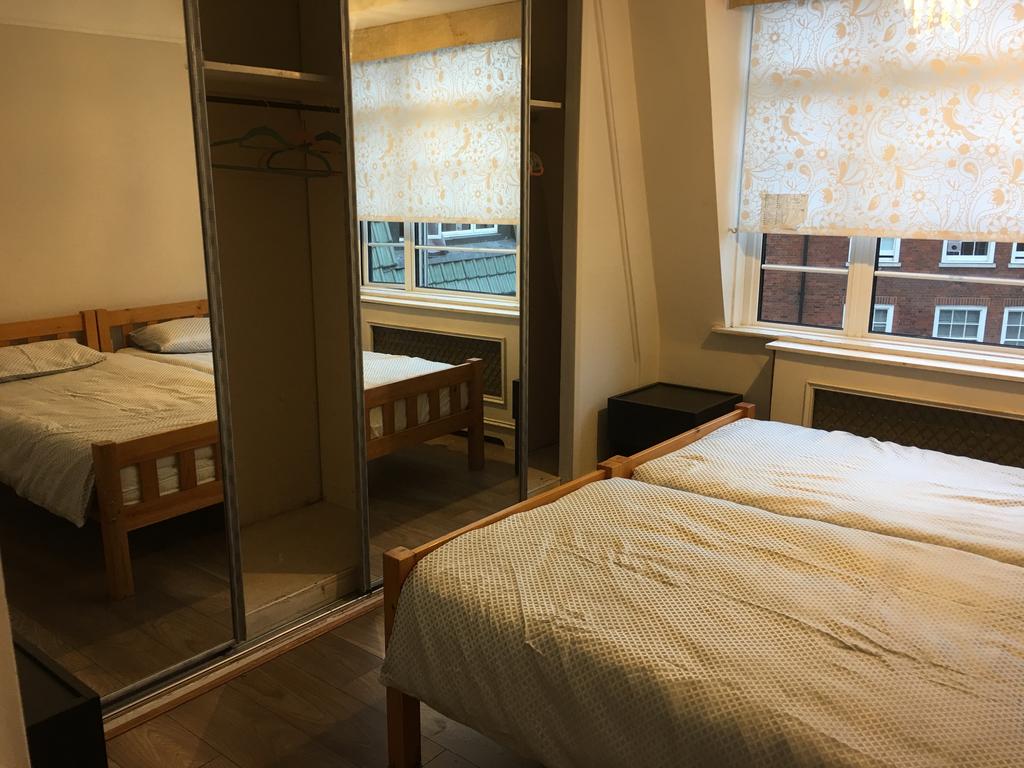 Bedroom 1 Twin